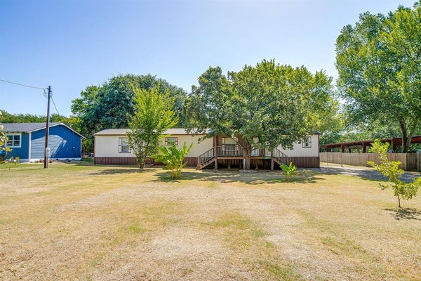 557 SURREY LN, BURLESON, TX 76028 - Image b3f63f7dd182e163ed979c511e02b040/3256365726