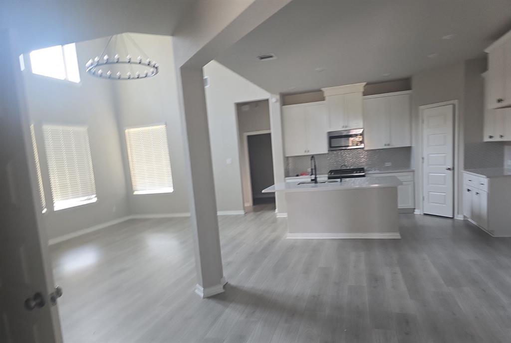 3933 Mercedes Bend