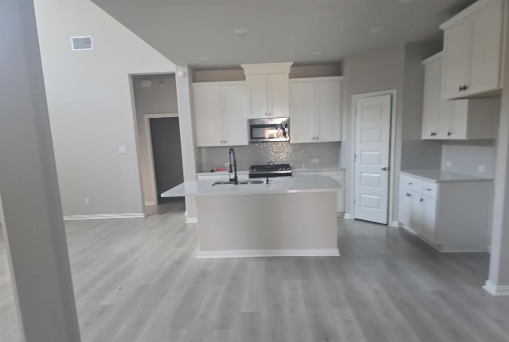 3933 Mercedes Bend