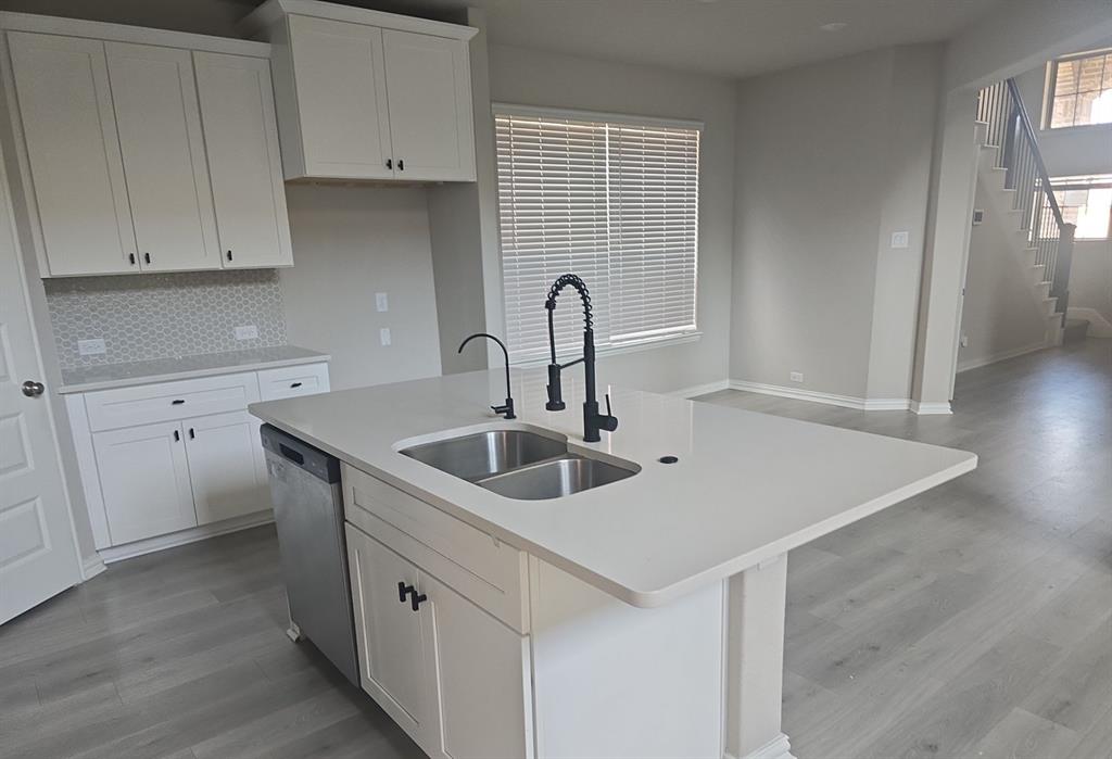 3933 Mercedes Bend