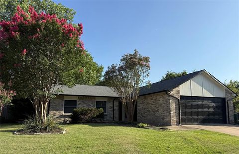 Photo of 1922 Baywood Lane, Arlington, TX 76014 (MLS # 21314685)
