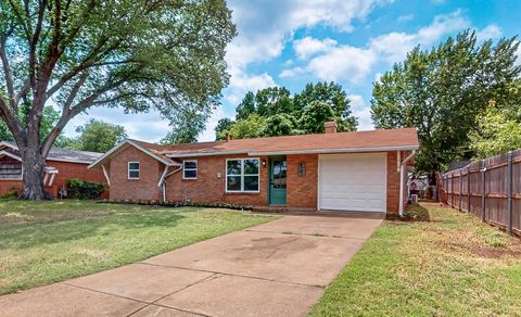 409 Fleming Drive Hurst TX 76053