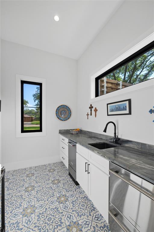 Schreiber Manor 01 Inst - Residential