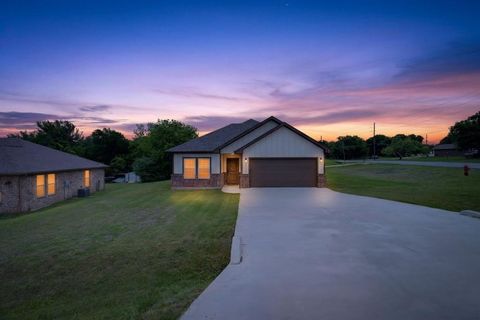 Photo of 1311 E Apache Trail, Granbury, TX 76048 (MLS # 21242172)
