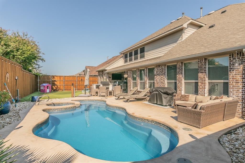 Photo of 9939 Amberwoods Lane, Frisco, TX 75035 (MLS # 21383693)