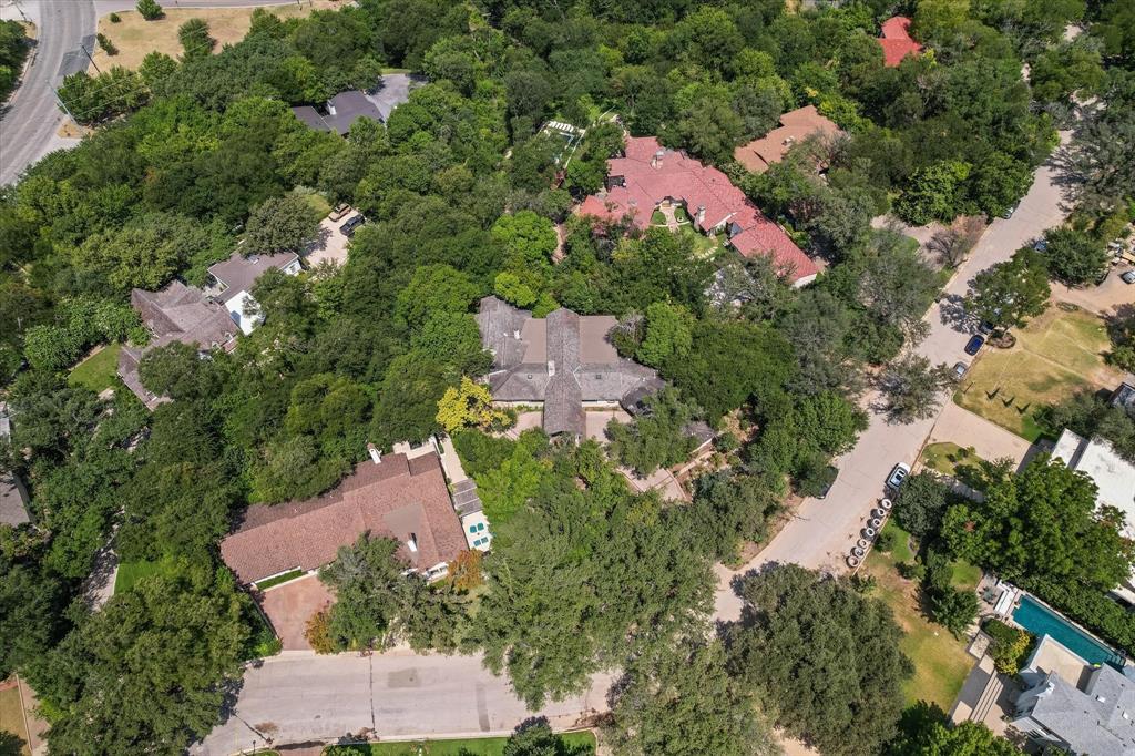 301 Crestwood Drive
