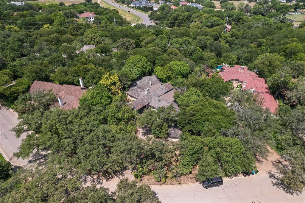 301 Crestwood Drive