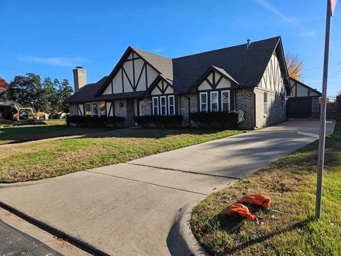 201 W Louella Drive Hurst TX 76054