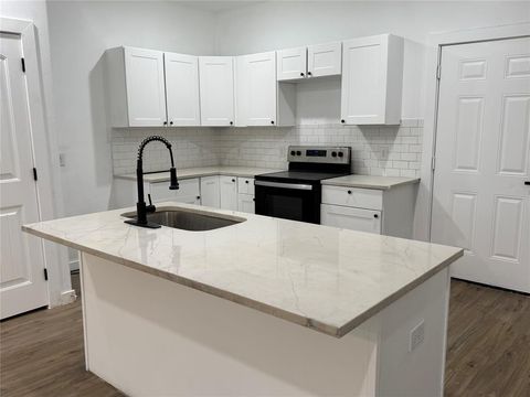 Photo of 2911 Gay Street, Dallas, TX 75210 (MLS # 21261260)