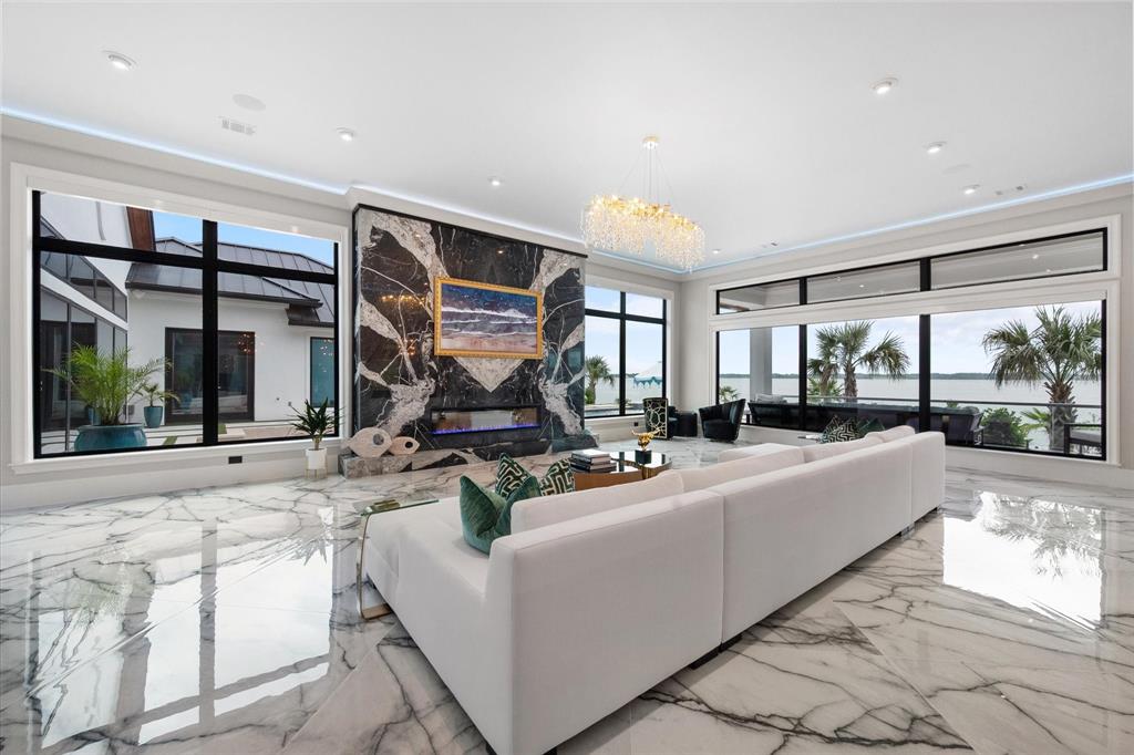 Diamond Point - Residential