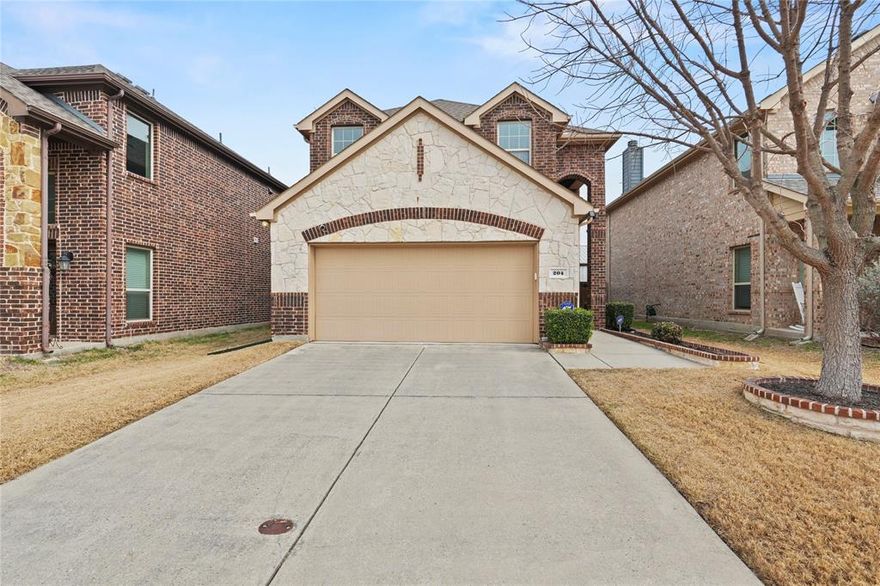 Conveniently located in the desirable Fossil Creek at Westridge community and zoned to highly sought-after Prosper ISD, this beautifully updated 3-bedroom, 2.5-bath home offers the perfect blend. The open-concept layout features a spacious living area that flows seamlessly into a stunning kitchen complete with top-of-the-line appliances, updated cabinetry, and an oversized island perfect for entertaining or everyday living. Enjoy the flexibility of two living areas, with one downstairs and a second upstairs. The primary suite offers a private retreat with a luxurious ensuite bath featuring dual sinks, a soaking tub, and a separate standing shower. The two additional bedrooms provide privacy and ample space for family or guests. Step outside to a generously sized backyard with endless possibilities for outdoor enjoyment. Ideally situated near major highways, shopping, grocery stores, and restaurants, this home offers both convenience and lifestyle in one exceptional package.