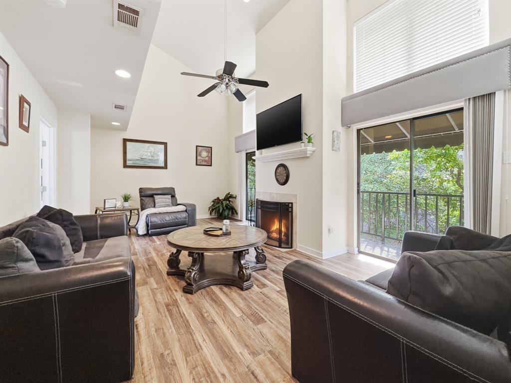 4402 Holland Avenue 202