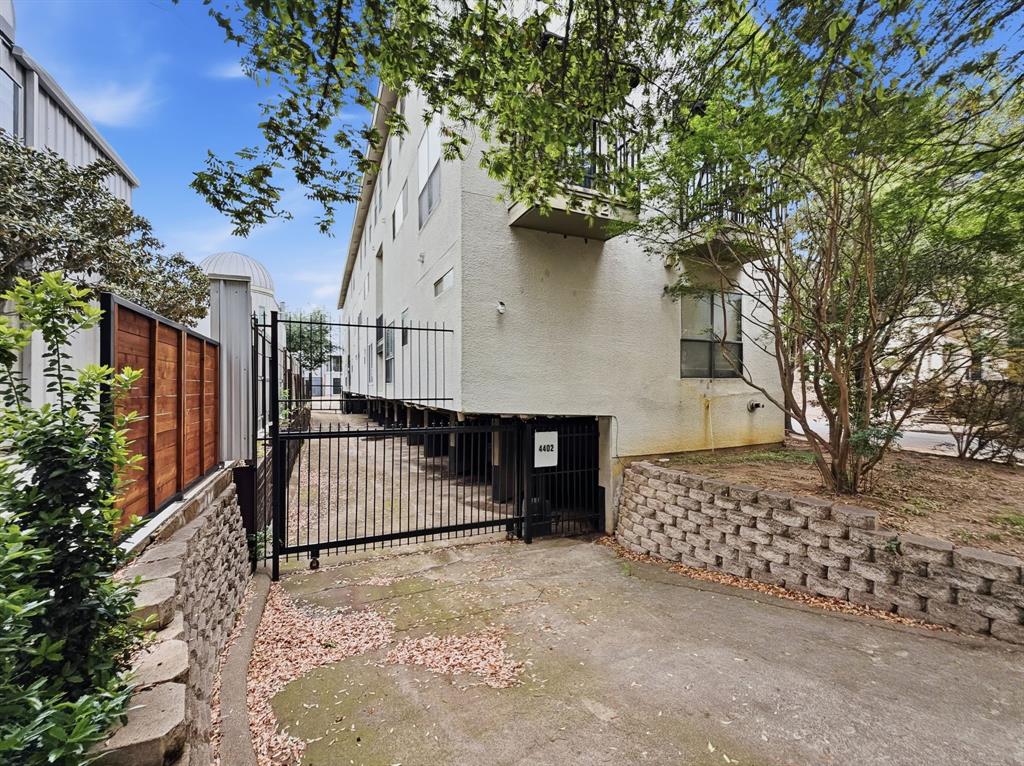 Holland Ave Condo - Residential