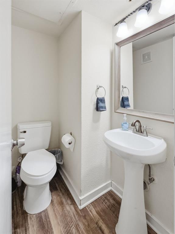 Holland Ave Condo - Residential