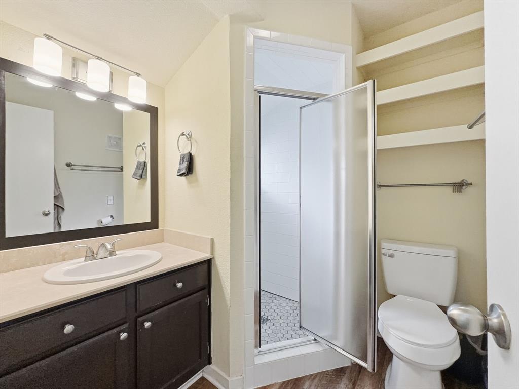 Holland Ave Condo - Residential