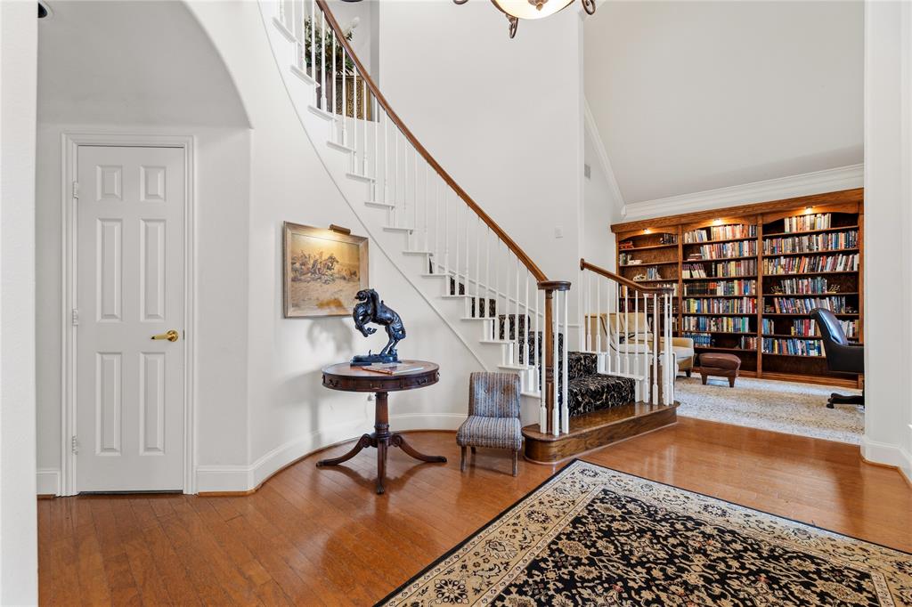 6909 Silver Oak Court