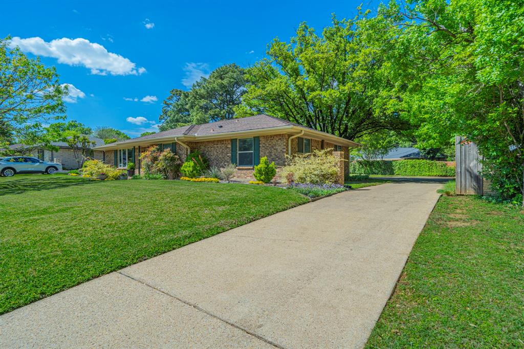 2422 Greenwood Drive