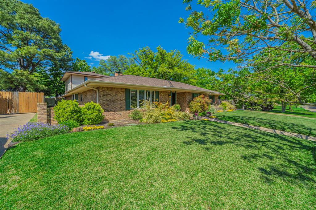 2422 Greenwood Drive