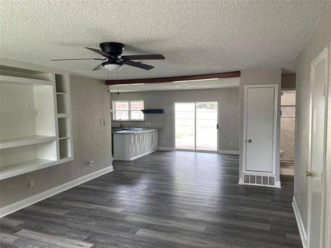 Photo of 3817 Bremerton Street, Irving, TX 75062 (MLS # 21236818)