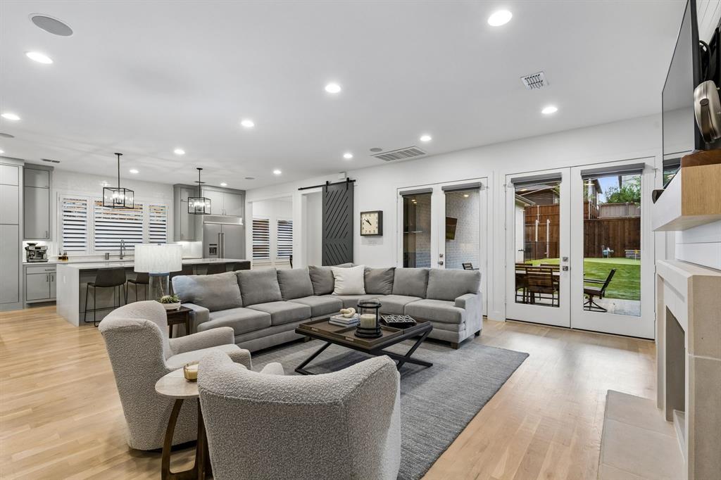 7210 Casa Loma Avenue