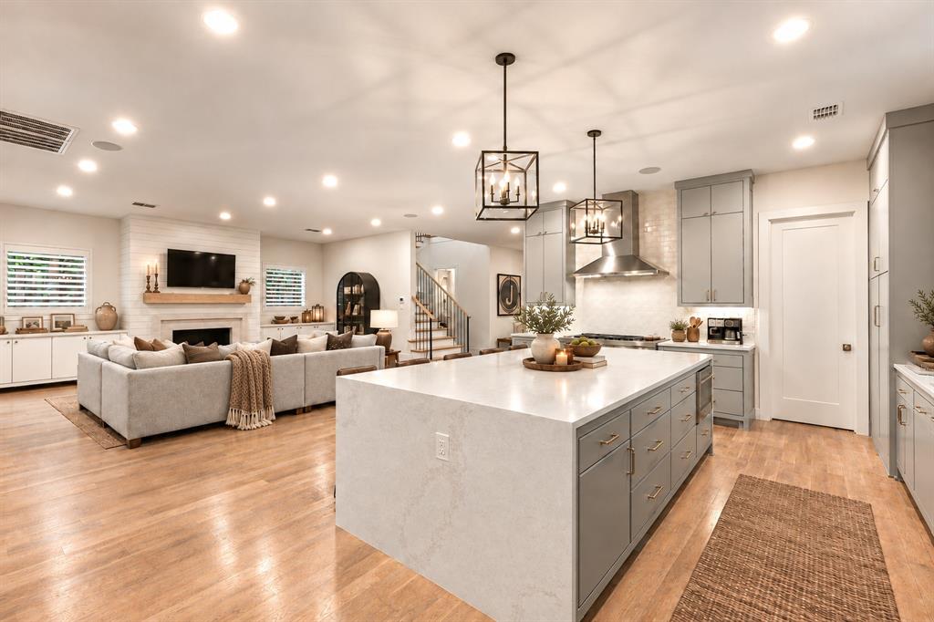 7210 Casa Loma Avenue
