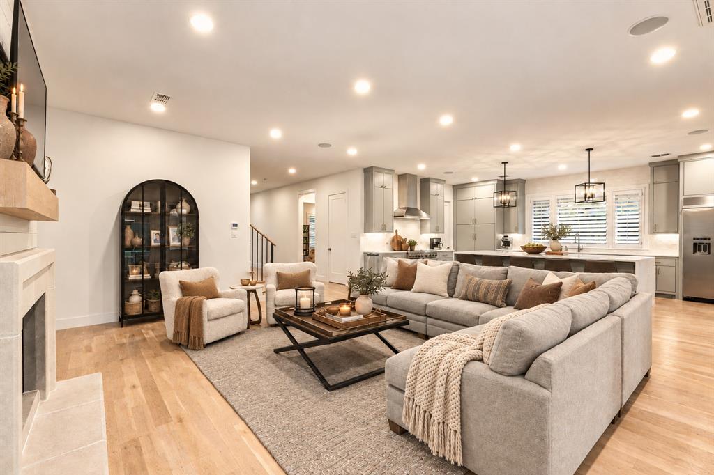 7210 Casa Loma Avenue