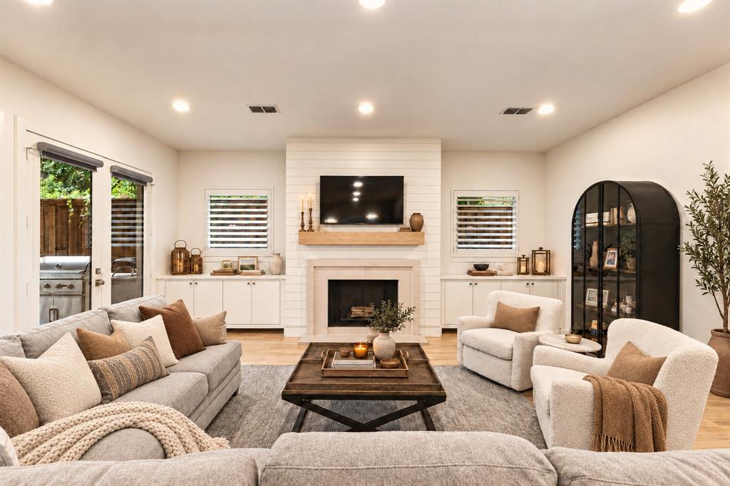 7210 Casa Loma Avenue