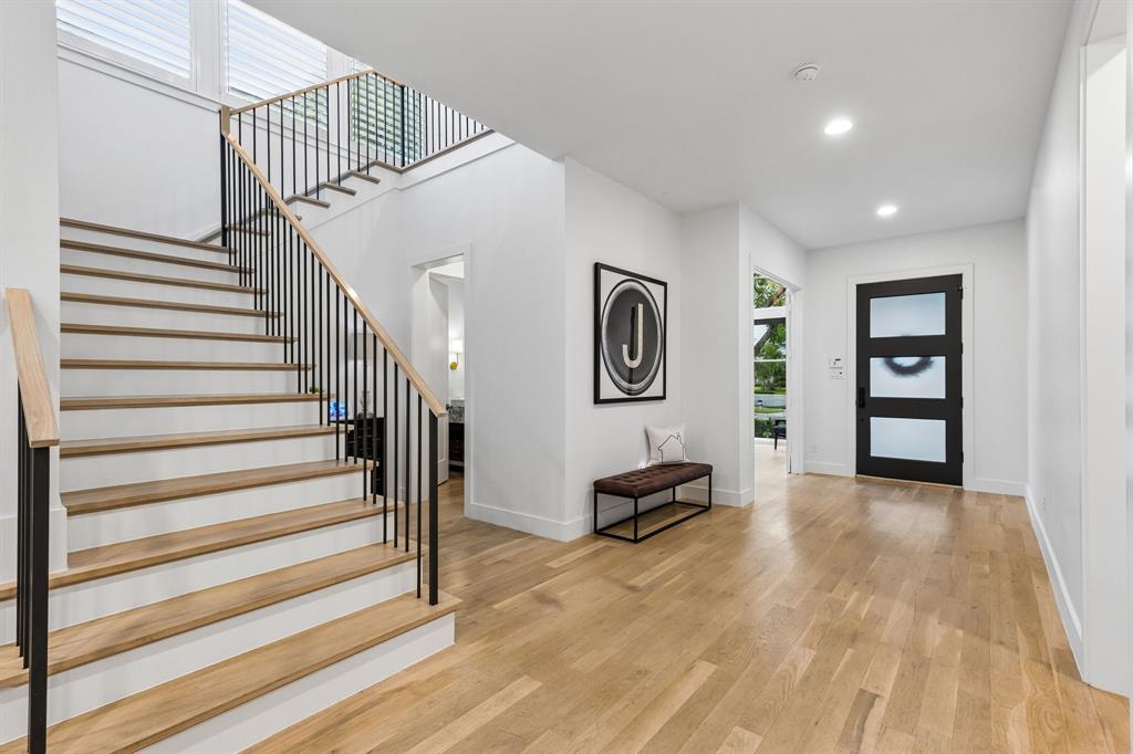 7210 Casa Loma Avenue