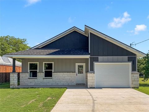 Photo of 1326 Oneal Street, Greenville, TX 75401 (MLS # 21265598)