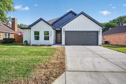 Photo of 3057 Brandywine ST, Denton, TX 76209 (MLS # 21373809)