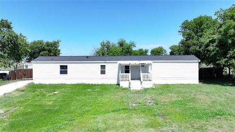 5904 Falcon Court N Joshua TX 76058