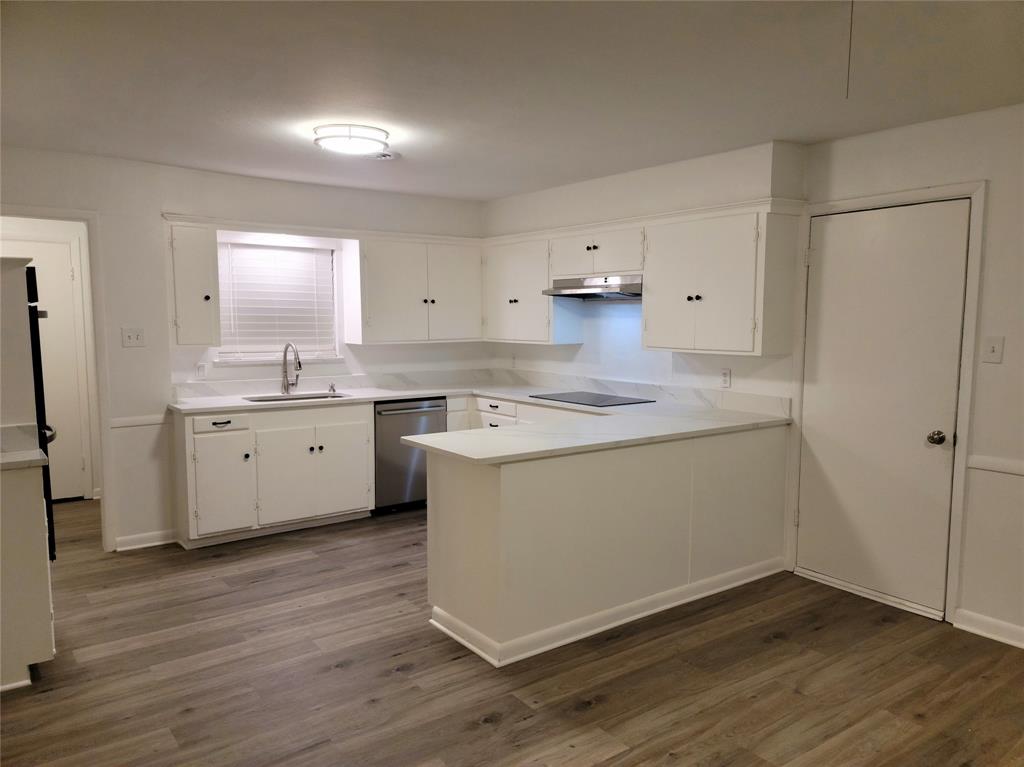 501 Royal Crest Drive