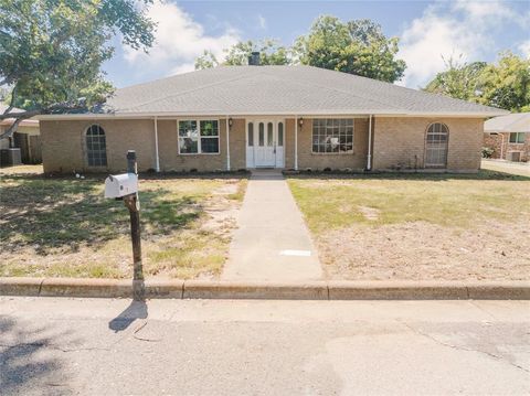 1710 Kingsborough Drive Arlington TX 76015