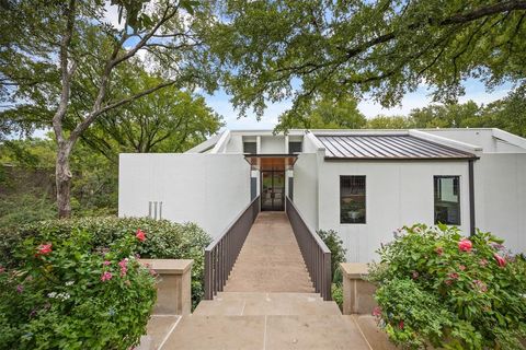 Tiny photo for 2103 Indian Creek Drive, Westover Hills, TX 76107 (MLS # 21077971)