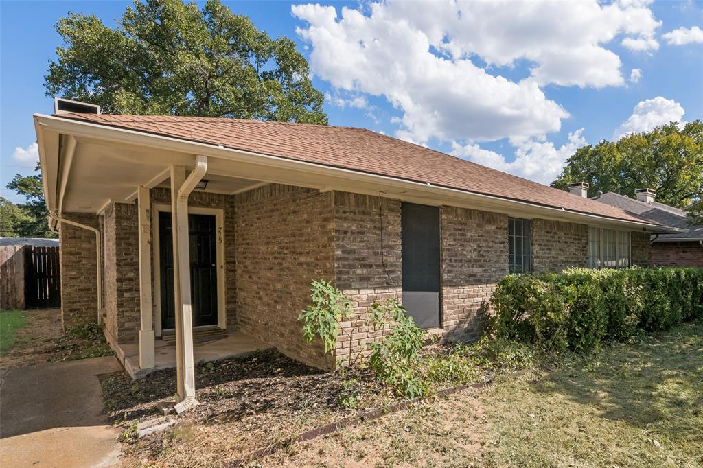 715 Oakwood Lane