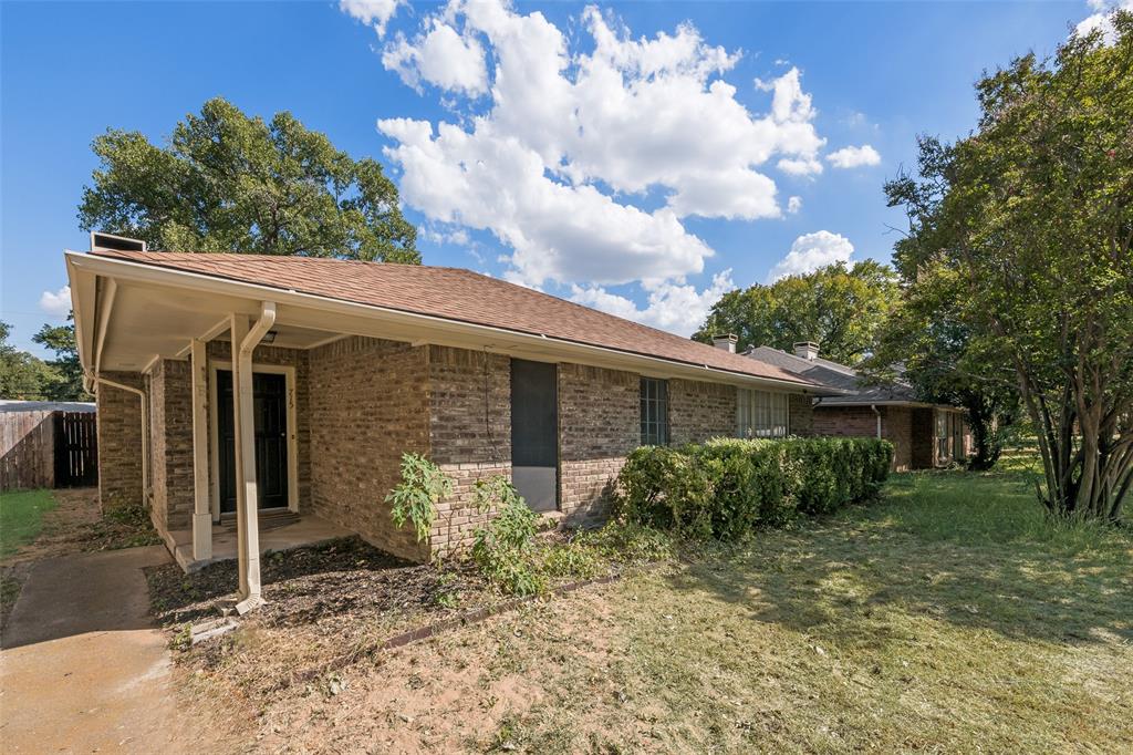 715 Oakwood Lane