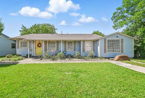 5213 Lovell Avenue Fort Worth TX 76107