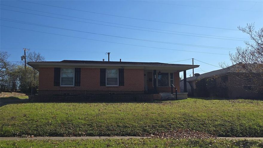This beautiful 1950s bungalow will not disappoint.
This home is located on a quiet street directly across from Cedar Crest Golf Course with easy access to public transportation.  Both bathrooms include colorful vintage ceramic tiles, while the kitchen has been updated to include stainless steel appliances. 

Don't miss your opportunity to experience a sunsets over the golf course lifestyle.