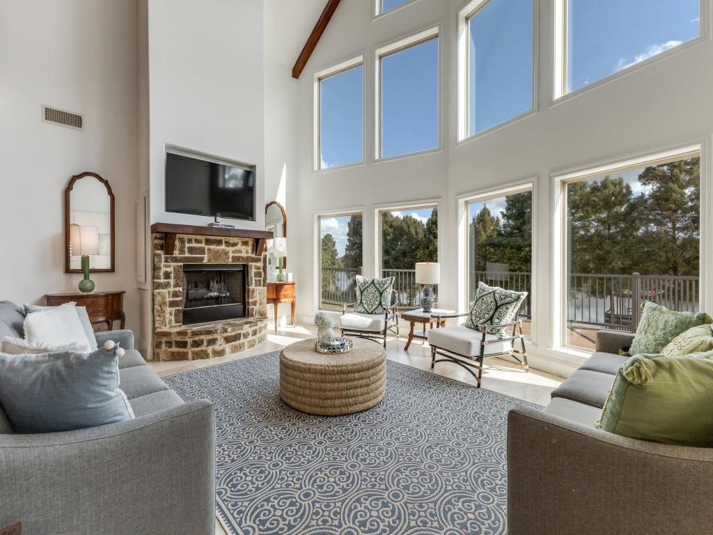5848 Lago Vista Drive