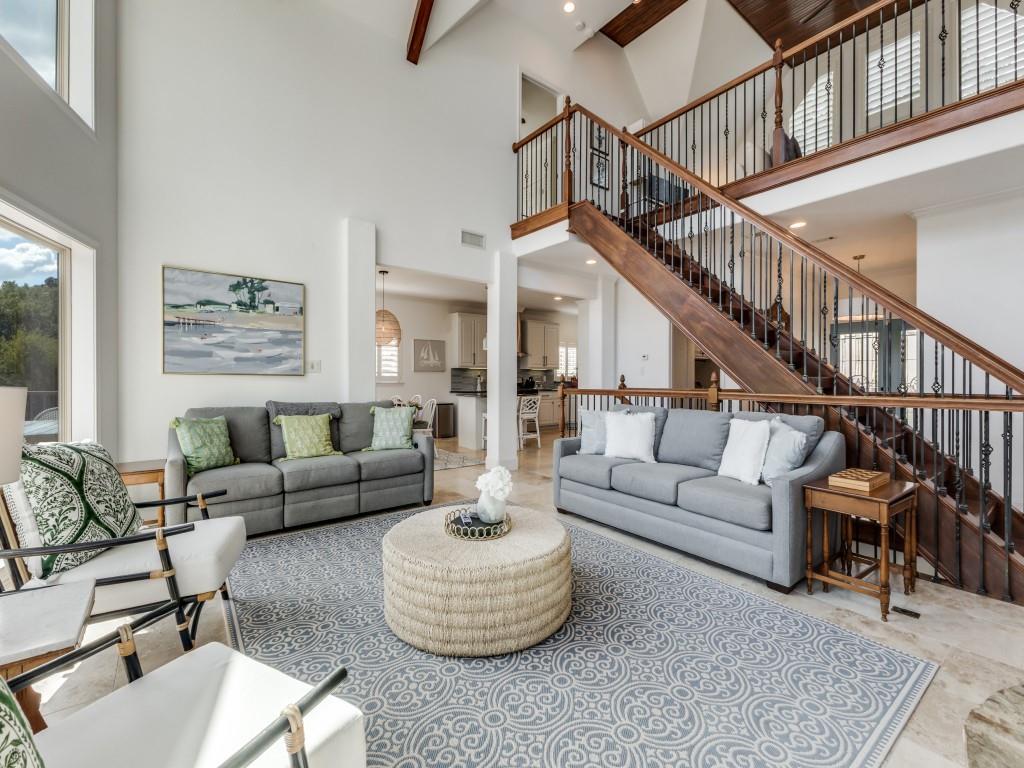 5848 Lago Vista Drive