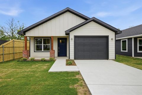 Photo of 1016 S 1st Street, Sherman, TX 75090 (MLS # 21225035)