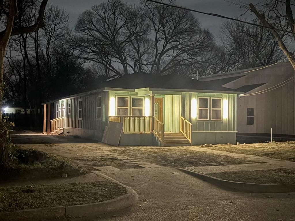 Photo of 2807 Silkwood Street, Dallas, TX 75215 (MLS # 21138911)