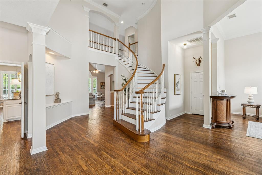 8904 Meadowknoll Drive