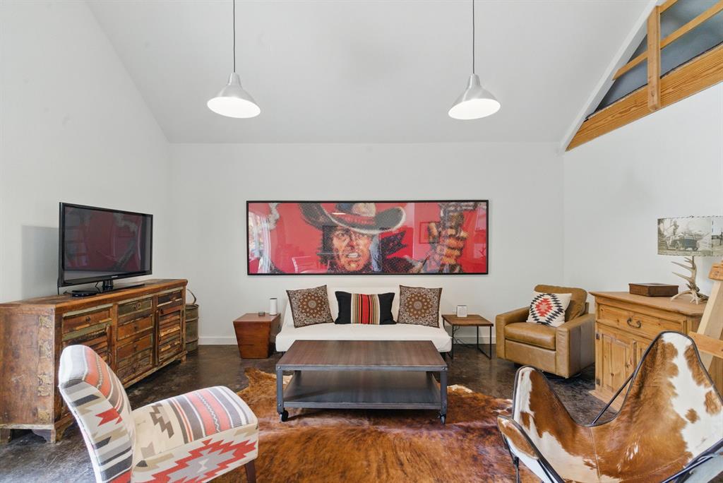 5326 Lakeshore Drive