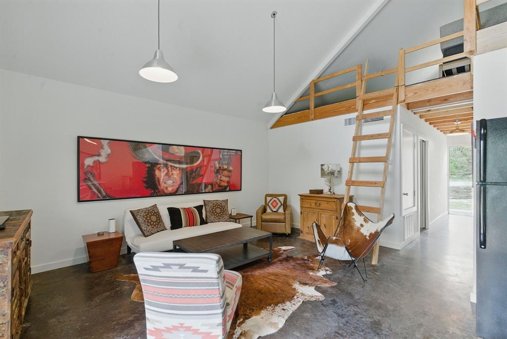 5326 Lakeshore Drive