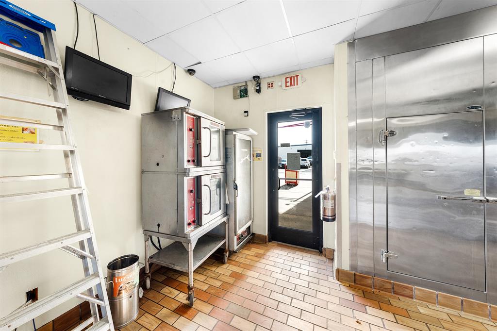 Warren - Commercial Sale