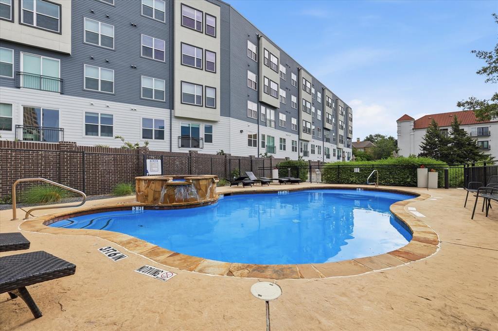 Citta Twnhms Condos - Residential