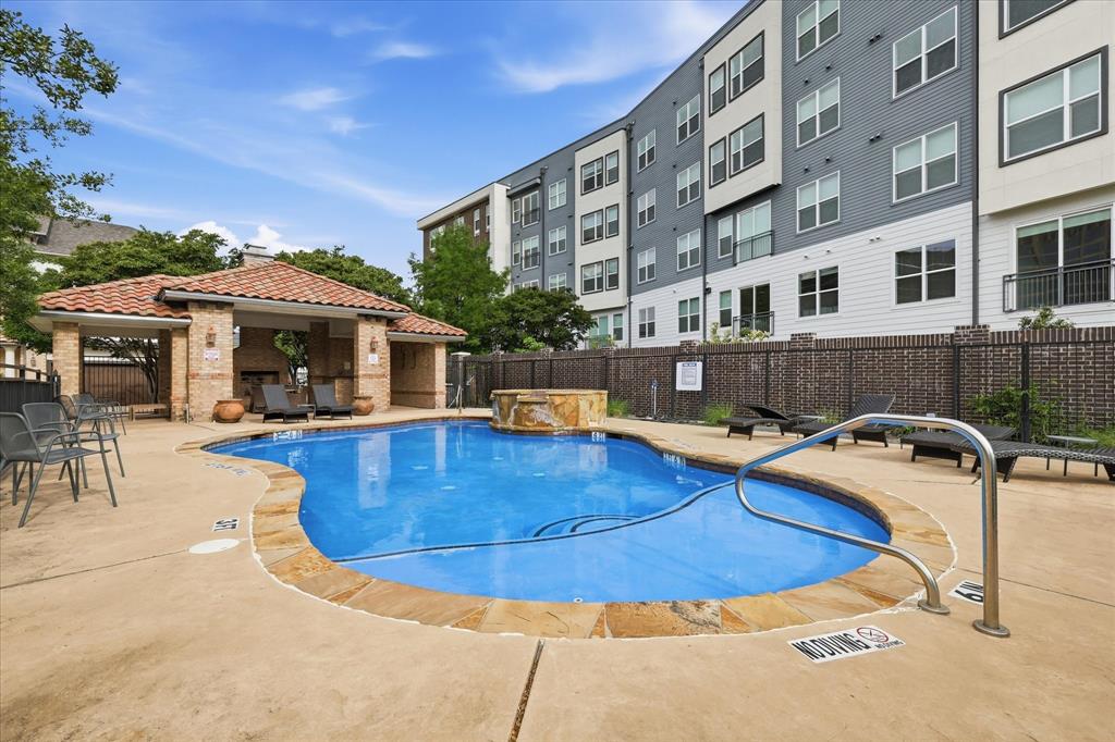 Citta Twnhms Condos - Residential