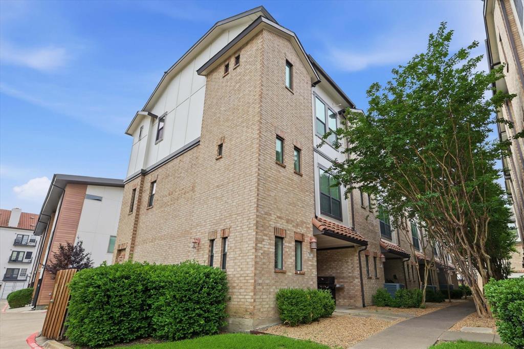 Citta Twnhms Condos - Residential