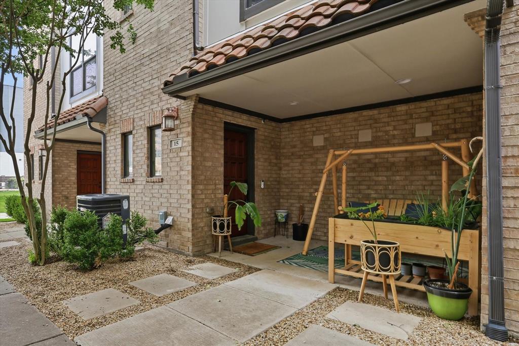 Citta Twnhms Condos - Residential